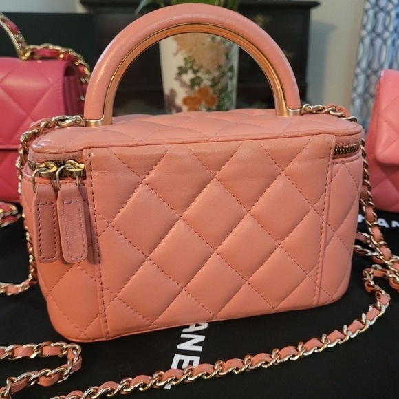 ❌SOLD❌Chanel Pink Small Vanity - Picture 5 of 15